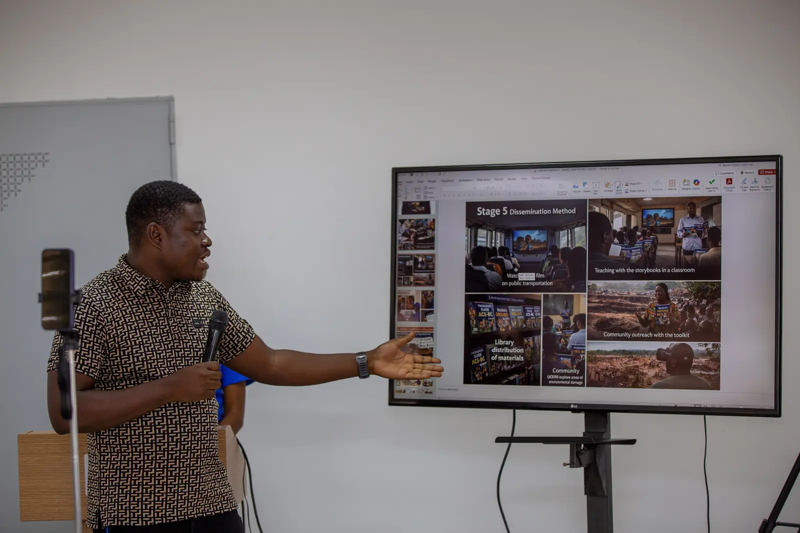 A BTS facilitator presenting a visual climate story